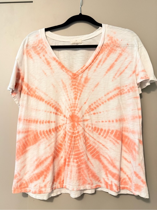 T.La Tops - T.la Women's V-Neck Tie-Dye Tee - White & Coral Size Large